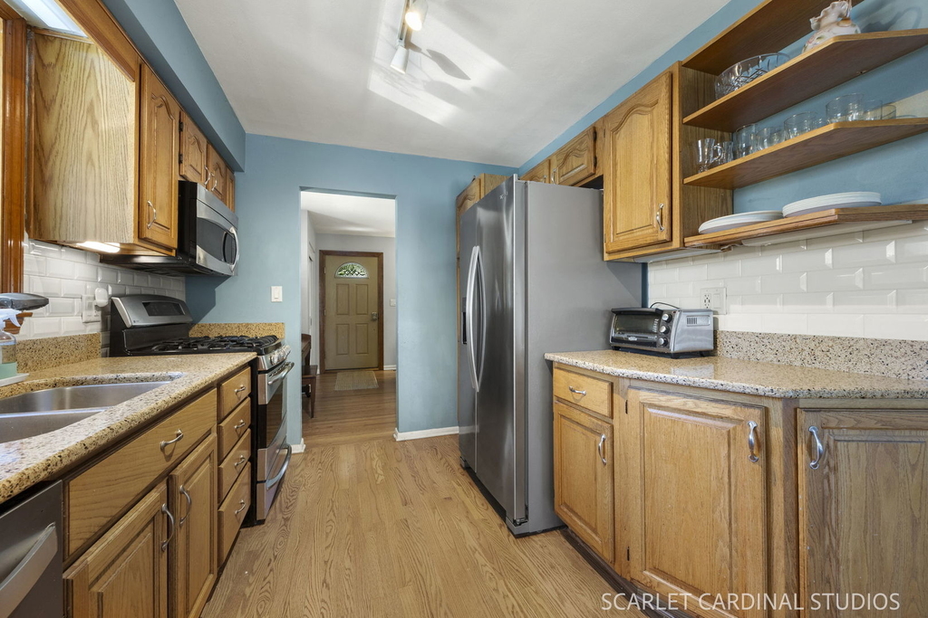 363 Marion Avenue - Photo 3