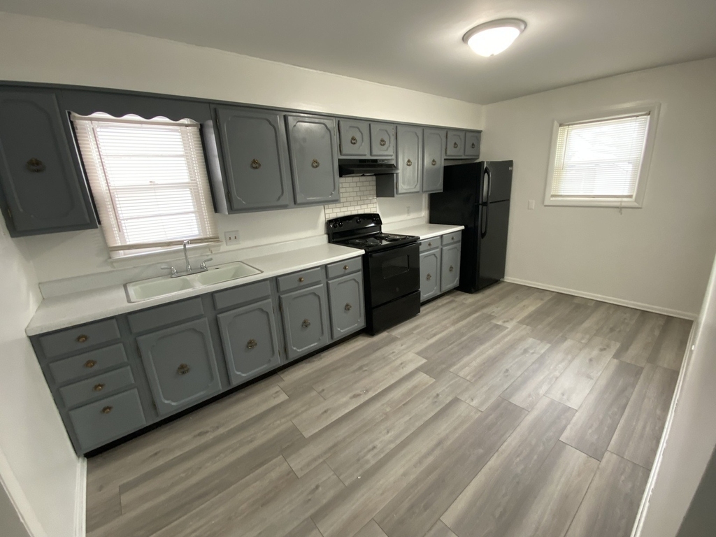 214 S Bloomington Street - Photo 3