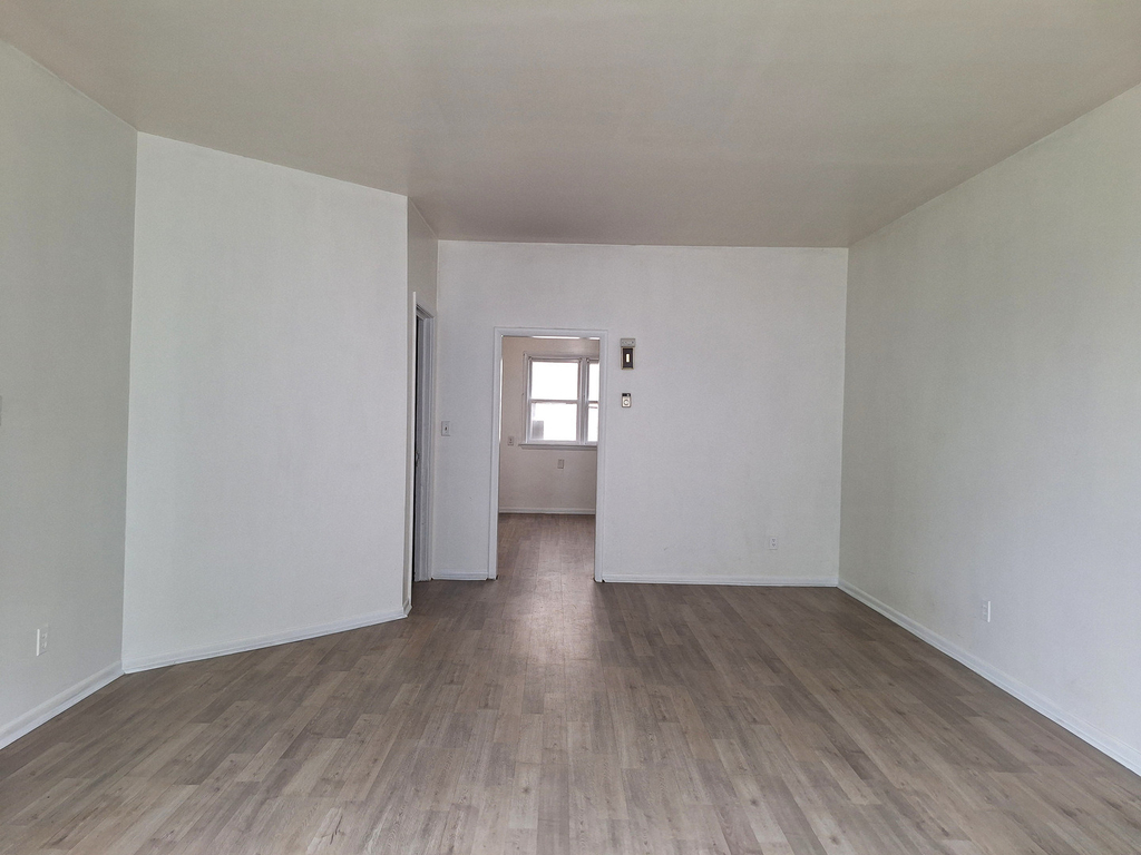 214 S Bloomington Street - Photo 1