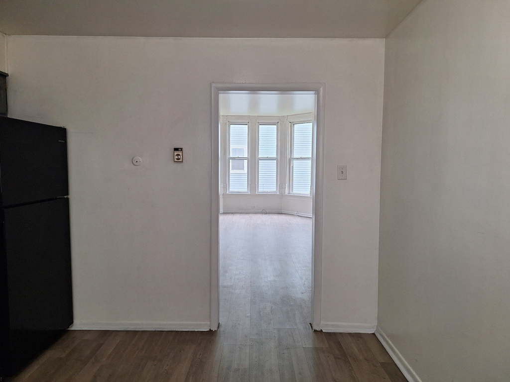 214 S Bloomington Street - Photo 3