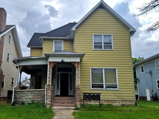 214 S Bloomington Street - Photo 0