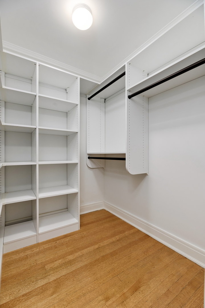 202 E Walton Place - Photo 24