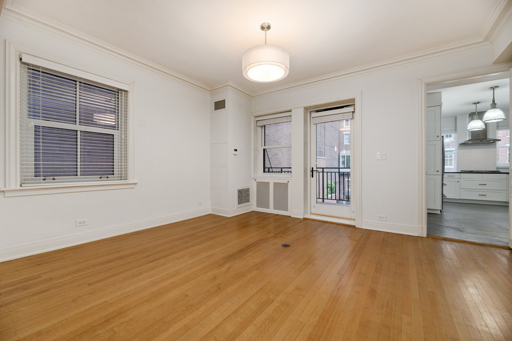 202 E Walton Place - Photo 7