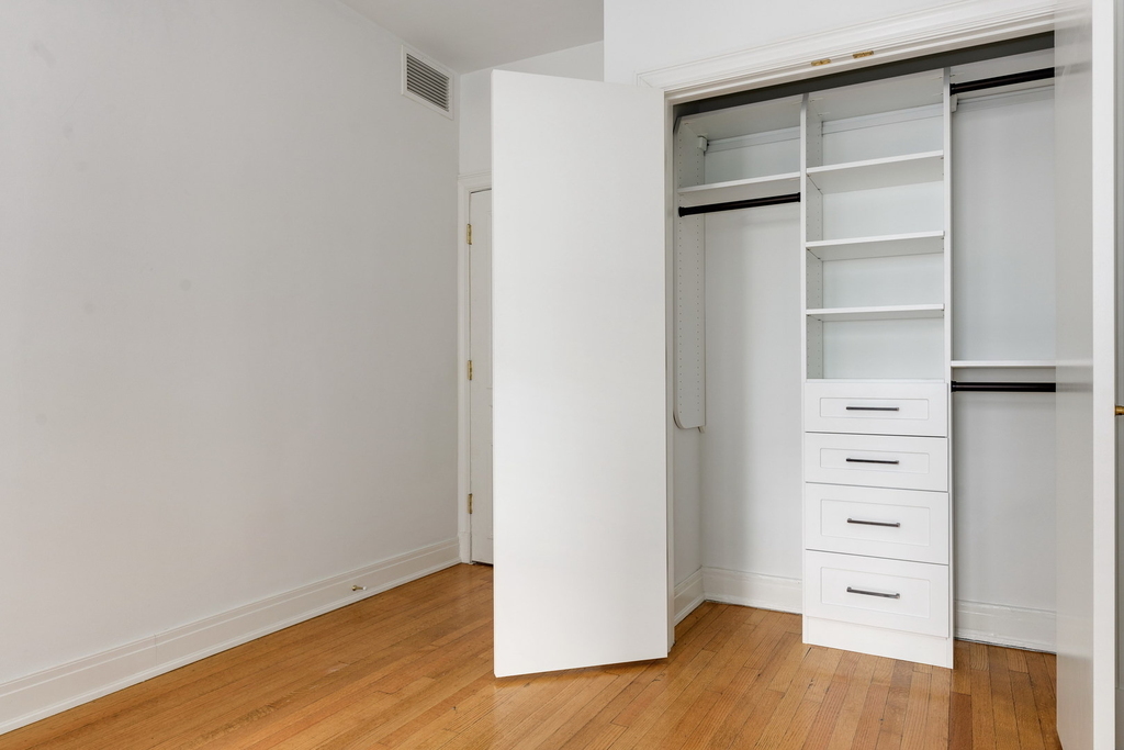 202 E Walton Place - Photo 23