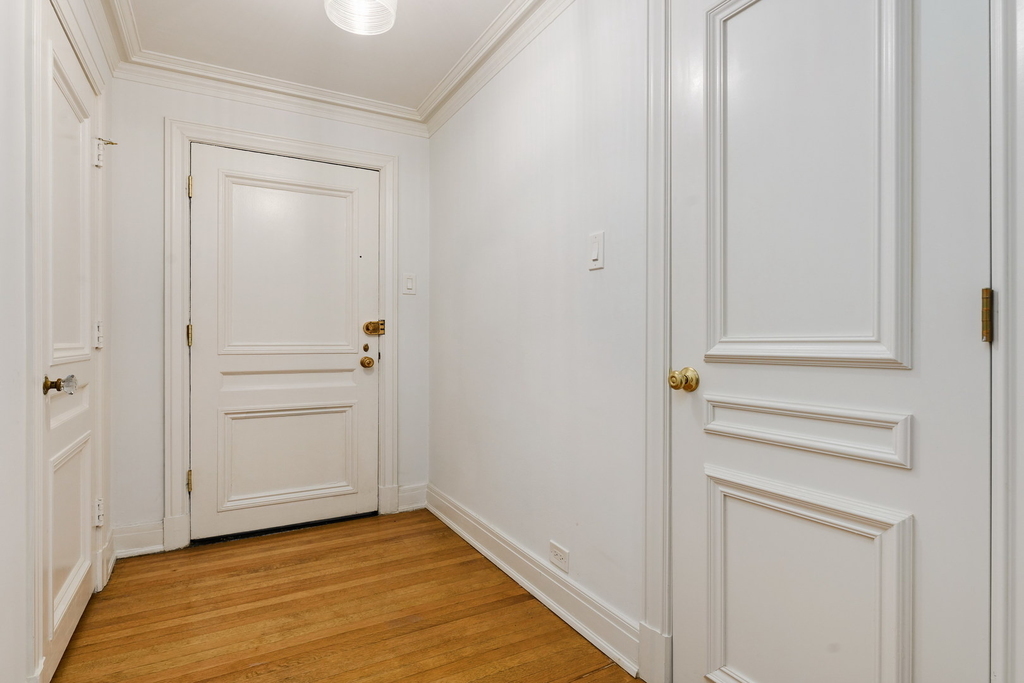 202 E Walton Place - Photo 4
