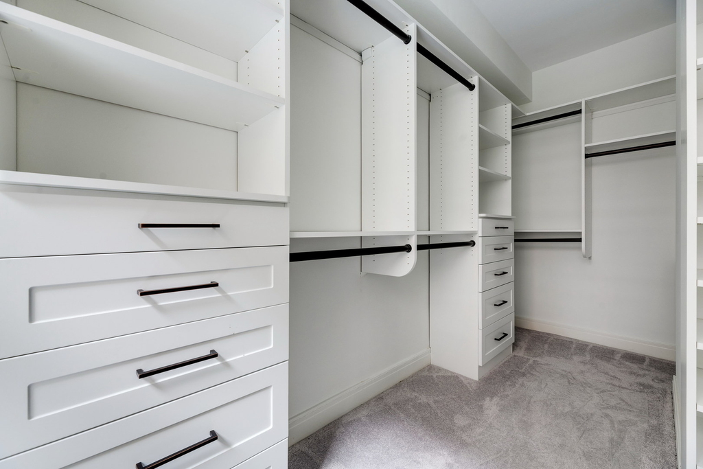 202 E Walton Place - Photo 18