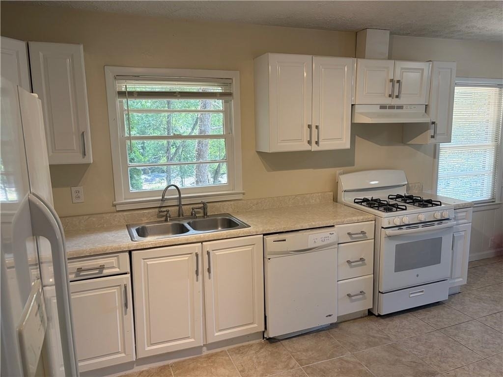 2064 Montrose Drive - Photo 5