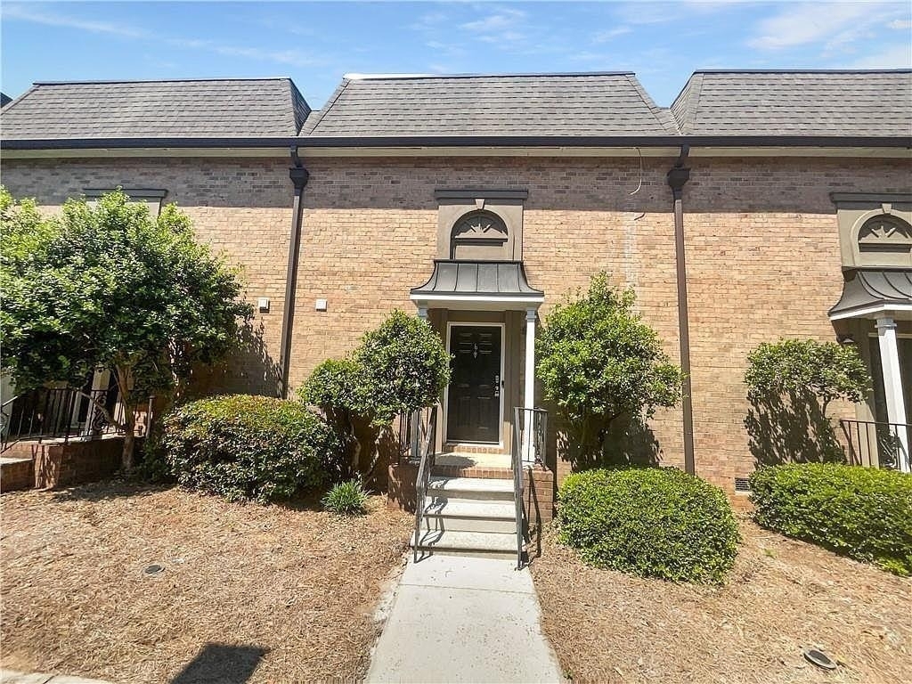 6980 Roswell Road - Photo 0