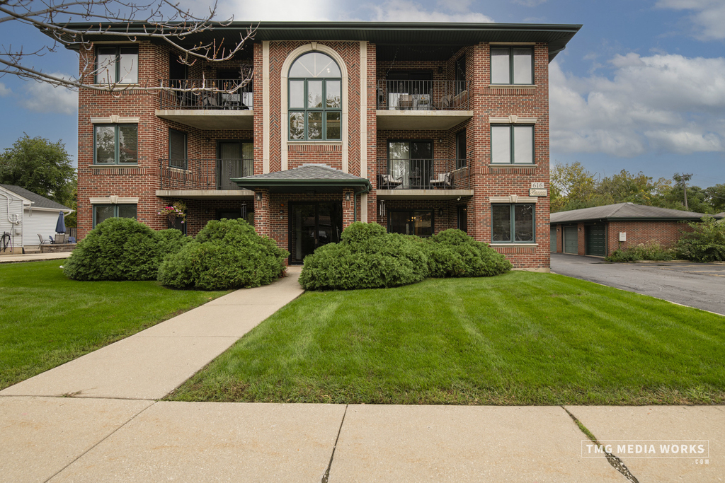 616 E 5th Avenue - Photo 0