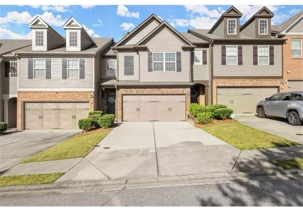 2304 Oakton Place Se - Photo 0