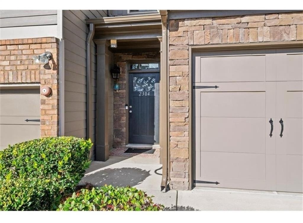 2304 Oakton Place Se - Photo 1