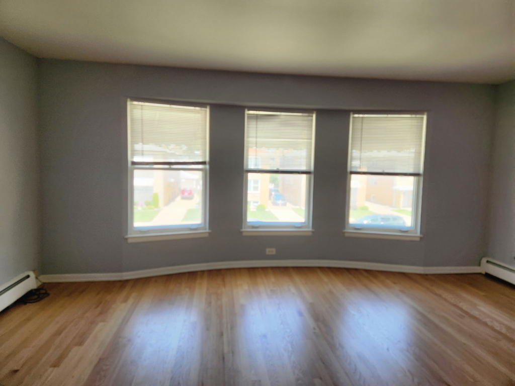 8417 W Berwyn Avenue - Photo 2