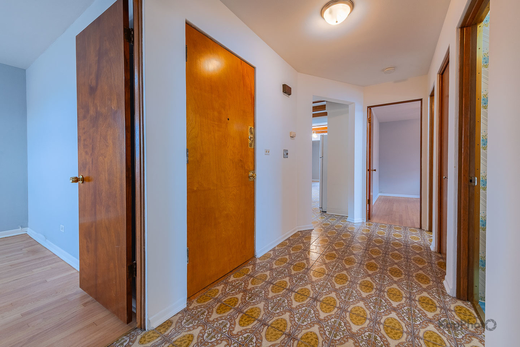 8417 W Berwyn Avenue - Photo 10
