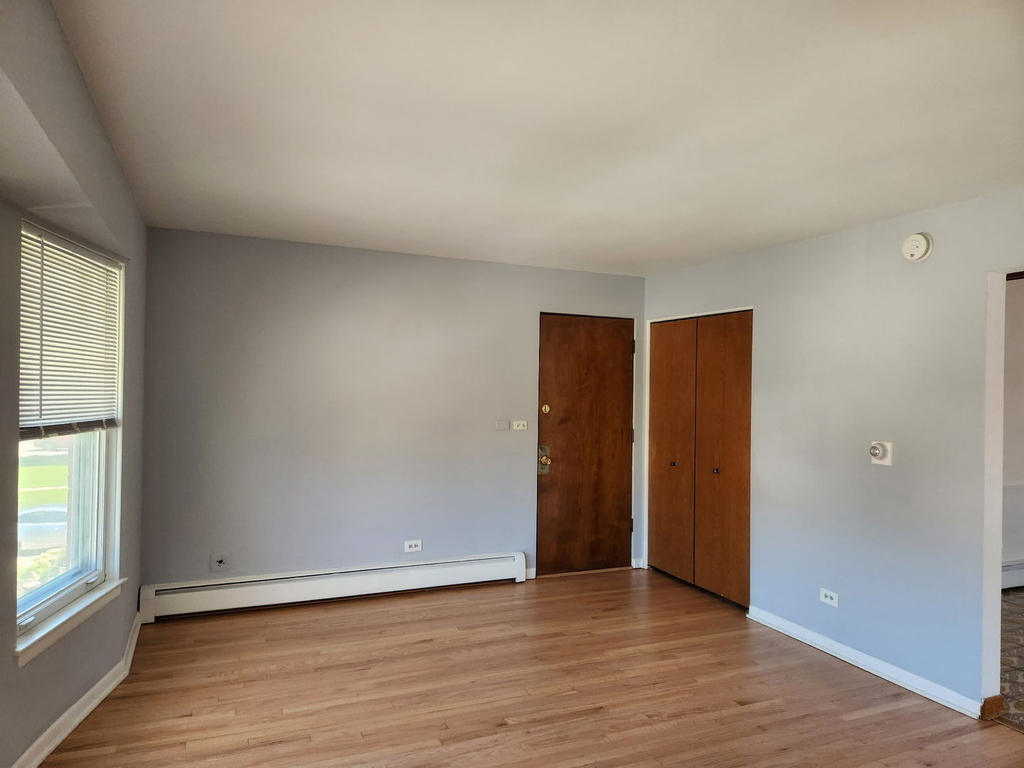 8417 W Berwyn Avenue - Photo 3