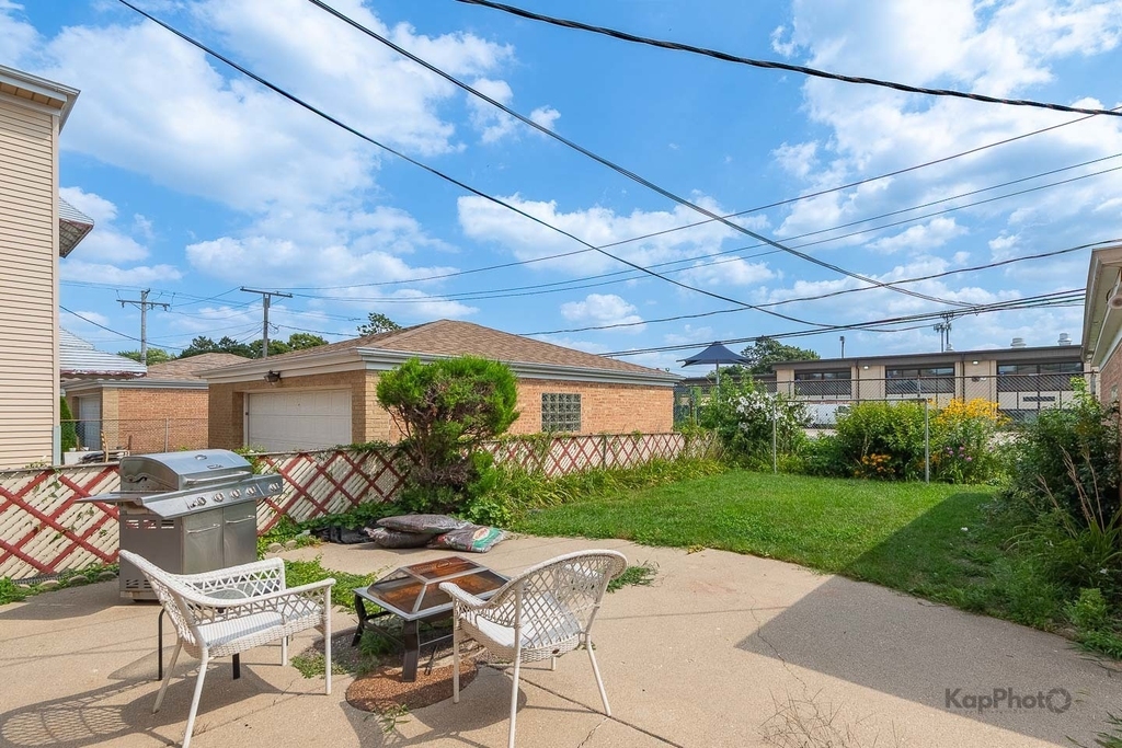 8417 W Berwyn Avenue - Photo 26