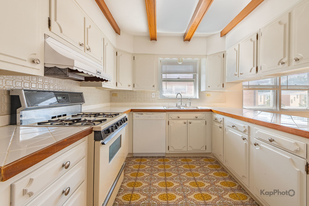 8417 W Berwyn Avenue - Photo 8