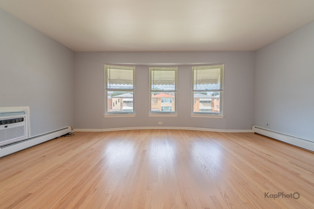 8417 W Berwyn Avenue - Photo 3