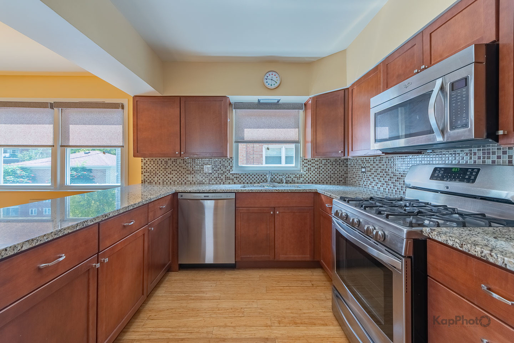 8465 W Berwyn Avenue - Photo 8