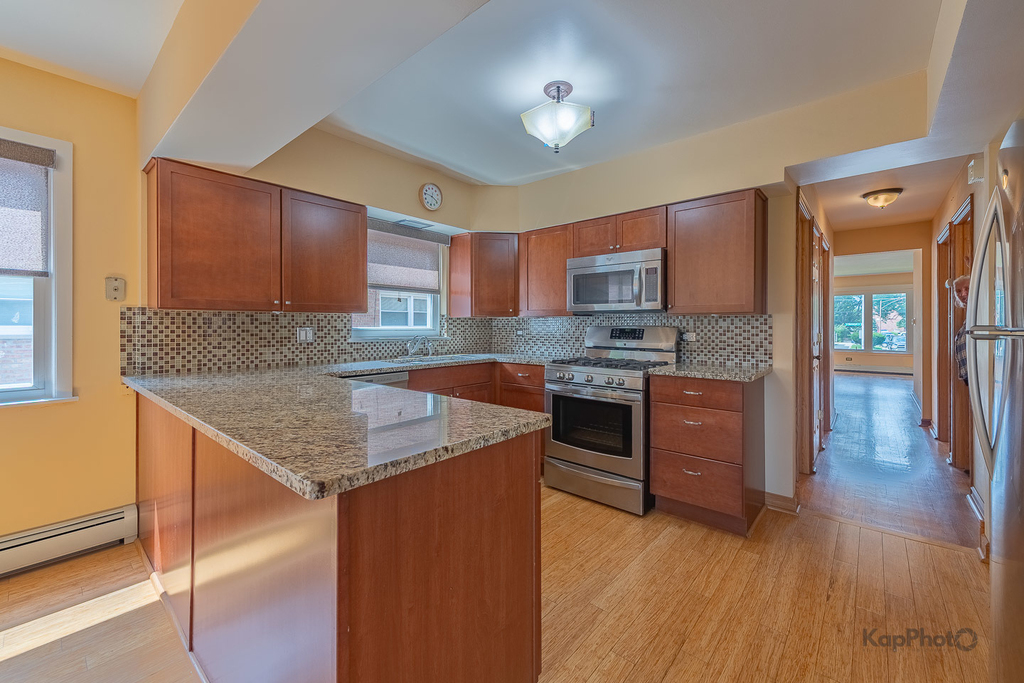 8465 W Berwyn Avenue - Photo 9