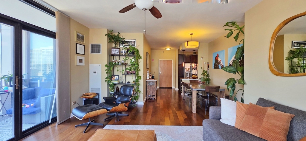 435 W Erie Street - Photo 2