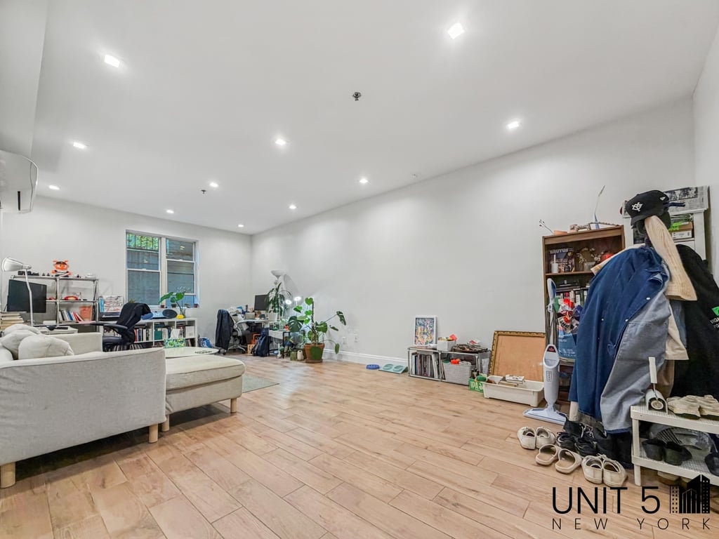 345 Eldert Street - Photo 4