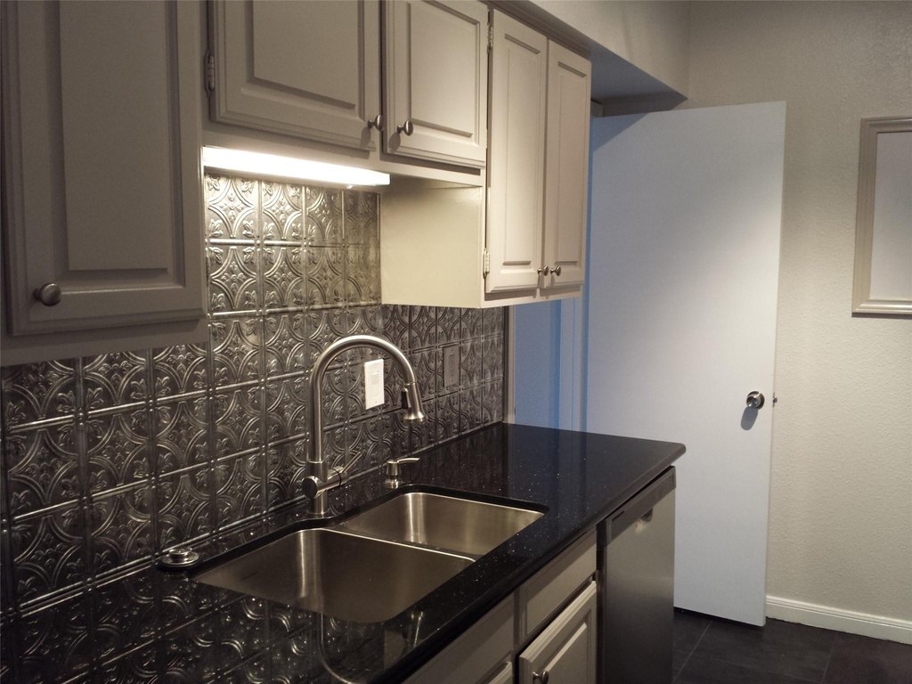 2400 N Braeswood Boulevard - Photo 1