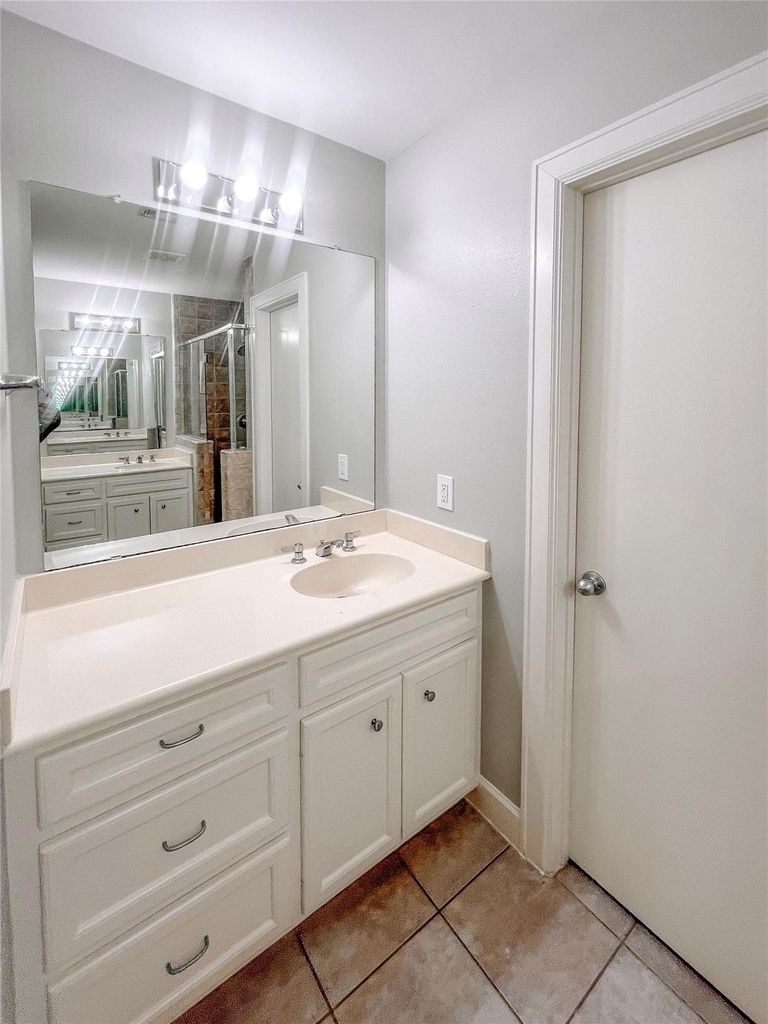 5951 S Loop E - Photo 9