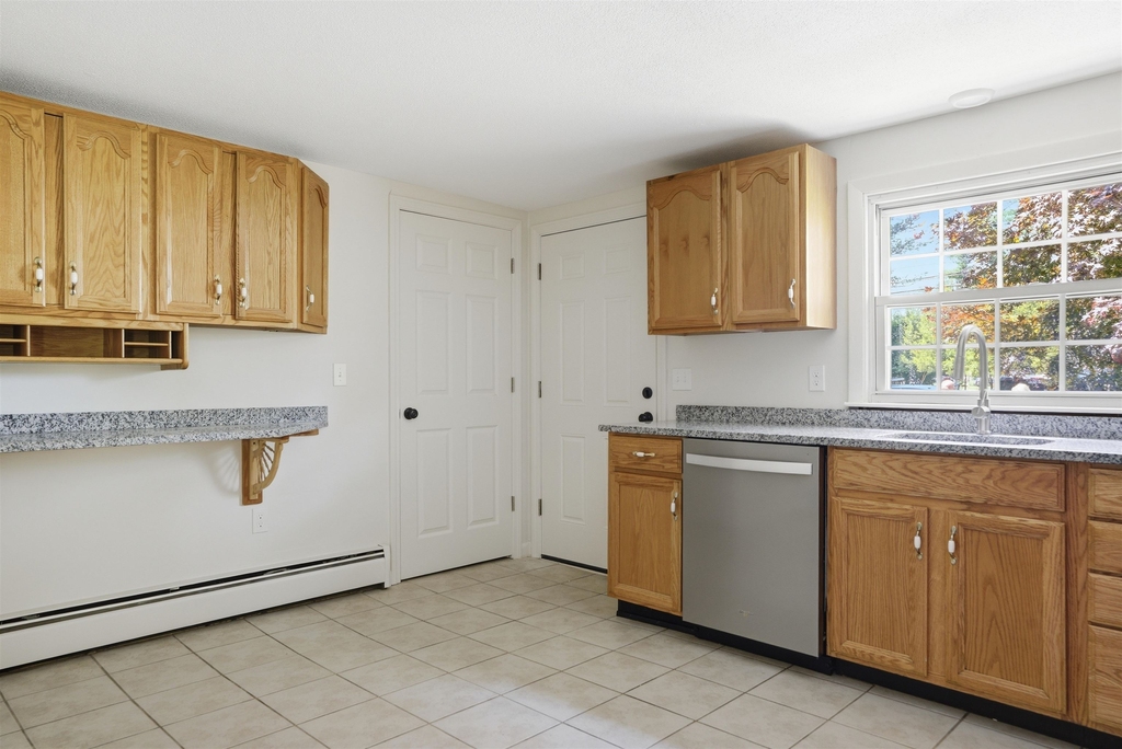 289 Derry - Photo 4