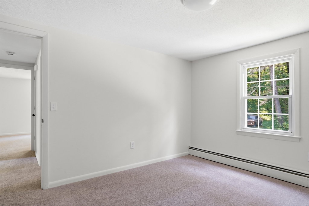 289 Derry - Photo 14