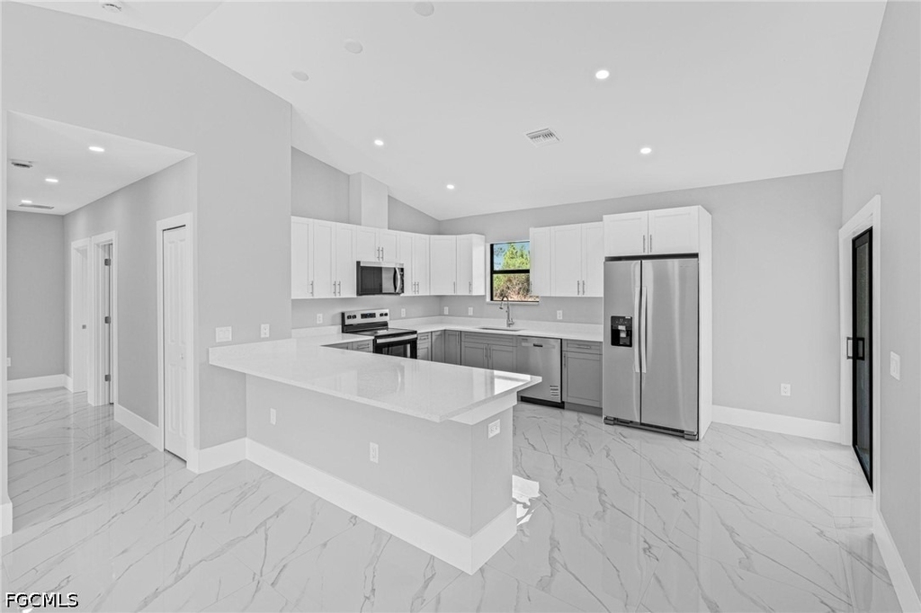 633 Windermere Drive - Photo 3