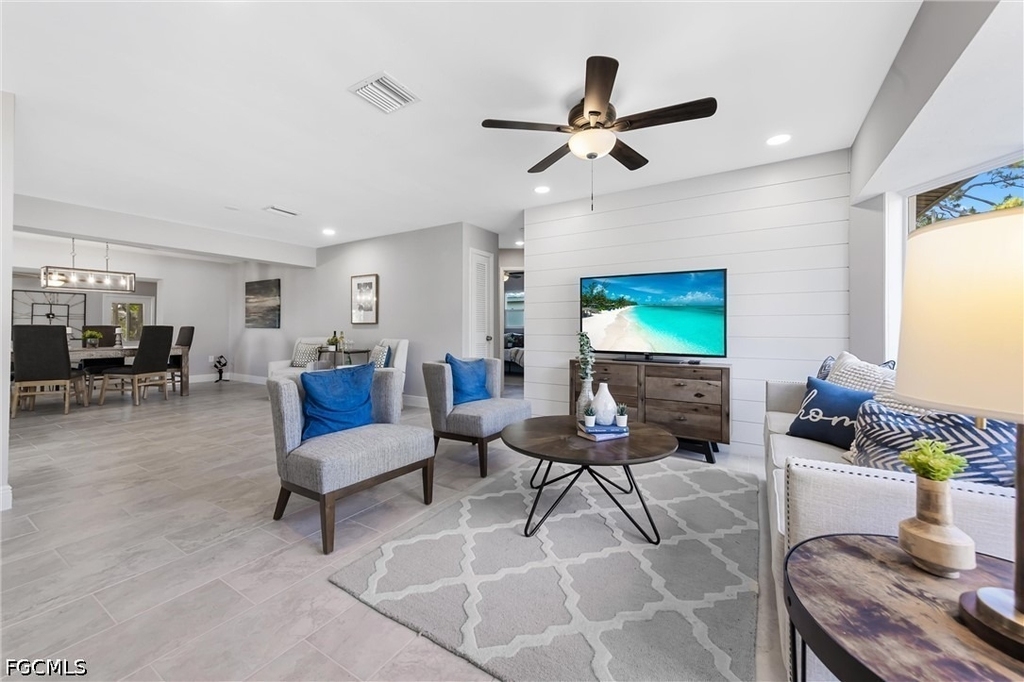 1003 April Lane - Photo 2