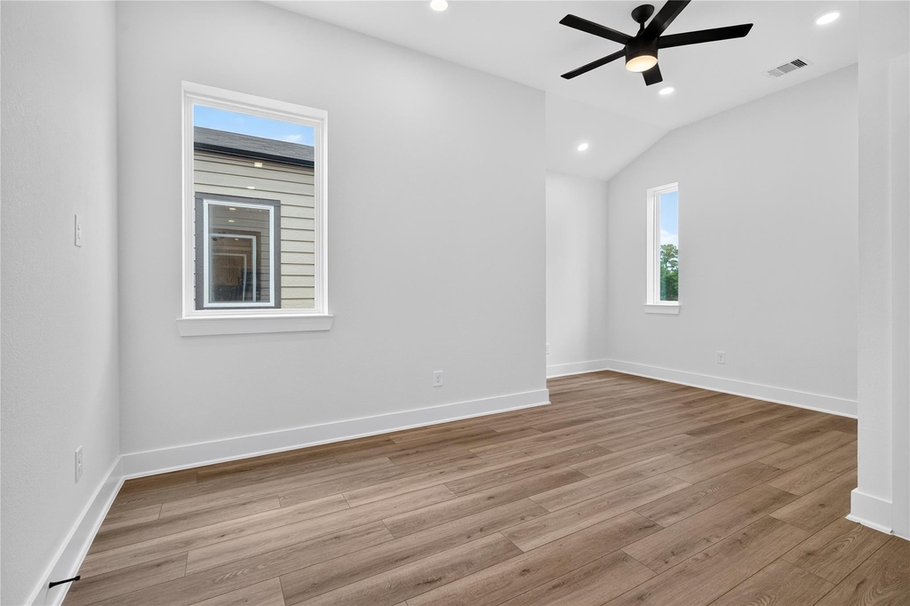 4822 Creekmont Drive - Photo 2