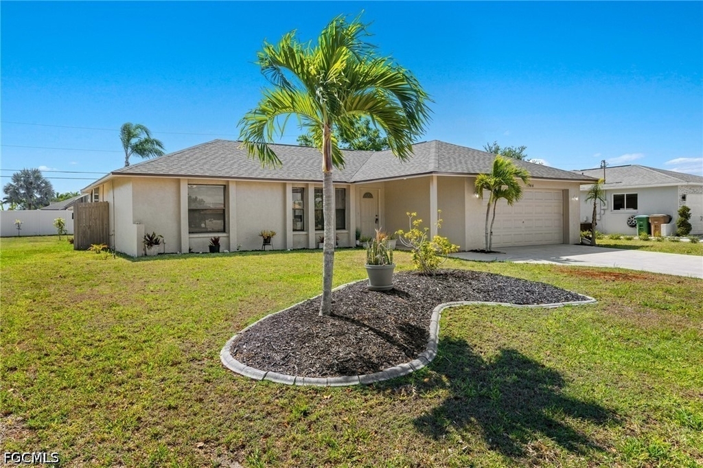 1944 Country Club Boulevard - Photo 2