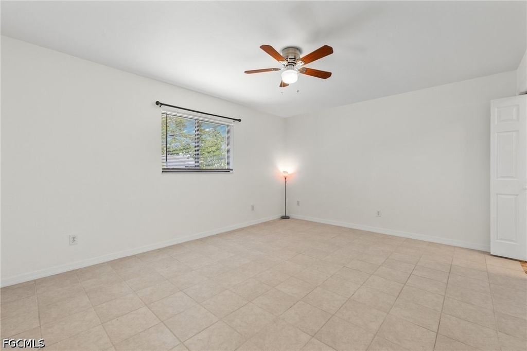 1944 Country Club Boulevard - Photo 10