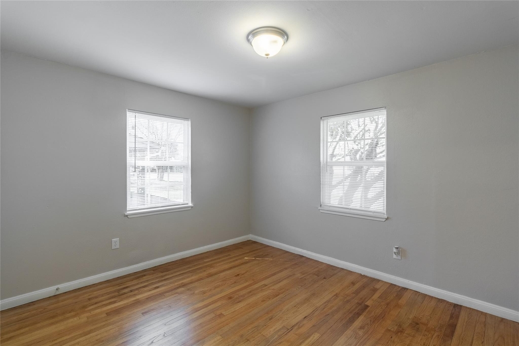313 Evans Street - Photo 9