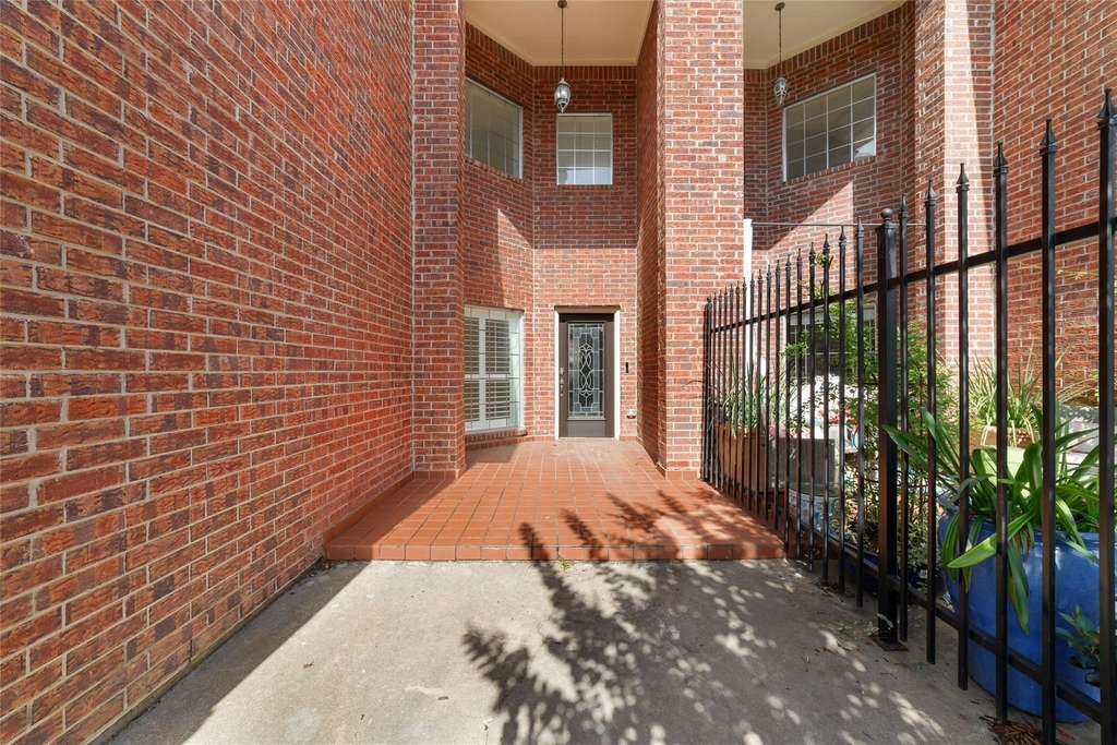 1408 S Friendswood Drive - Photo 1