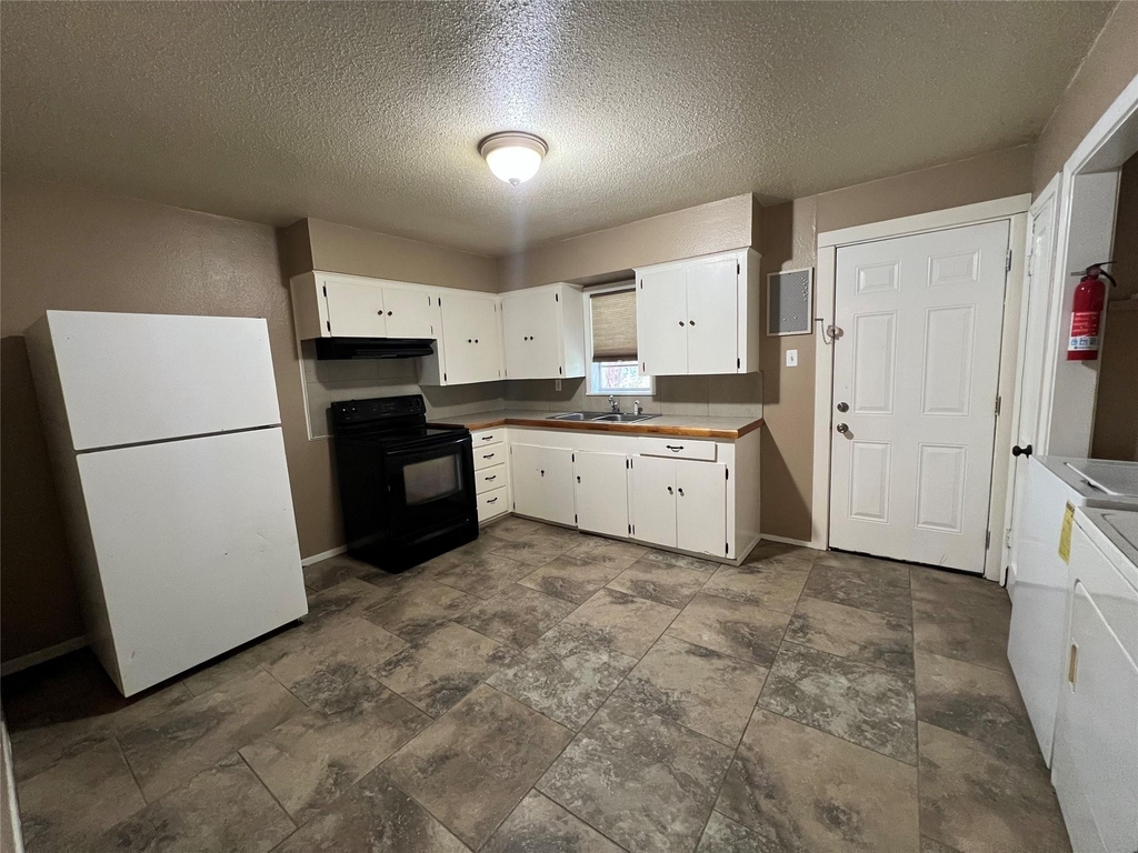 1026 Meyer Street - Photo 4