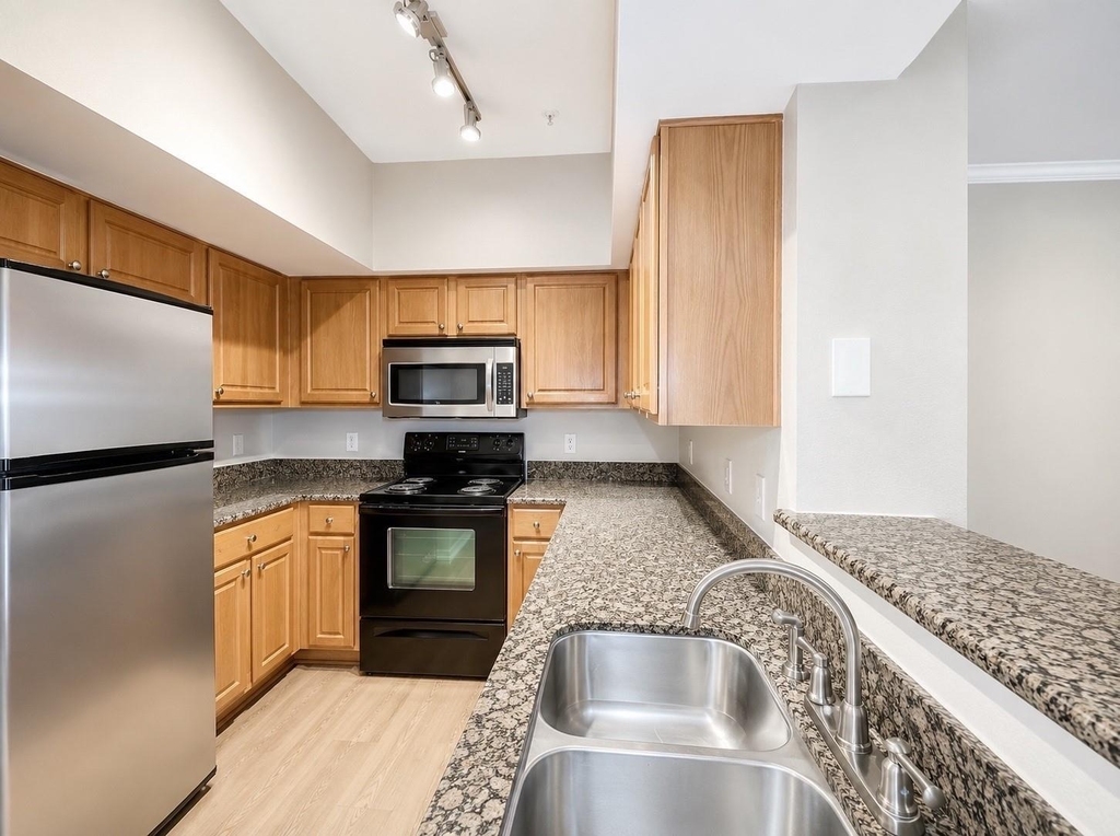 702 Hadley Street - Photo 3