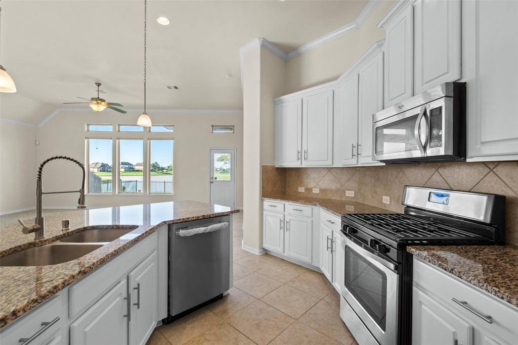 9430 Harmony Lake Lane - Photo 11