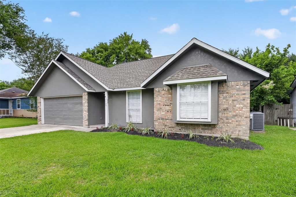 7429 Elbridge Lane - Photo 3