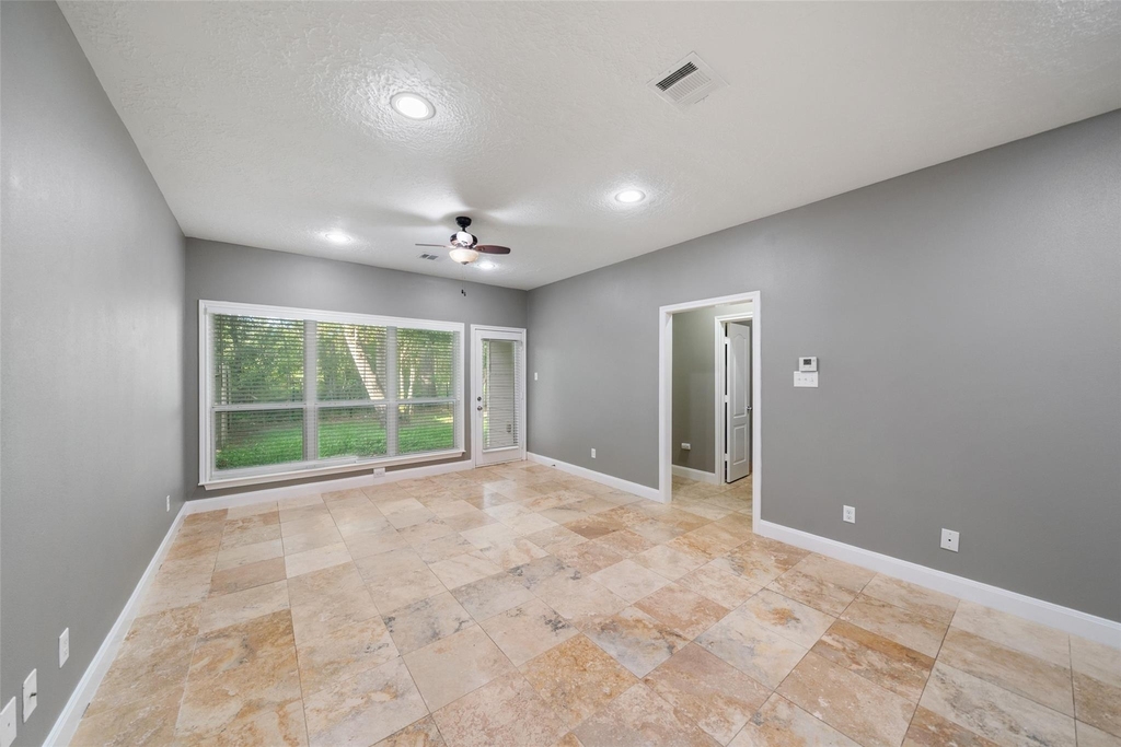 307 Covecrest Drive - Photo 2