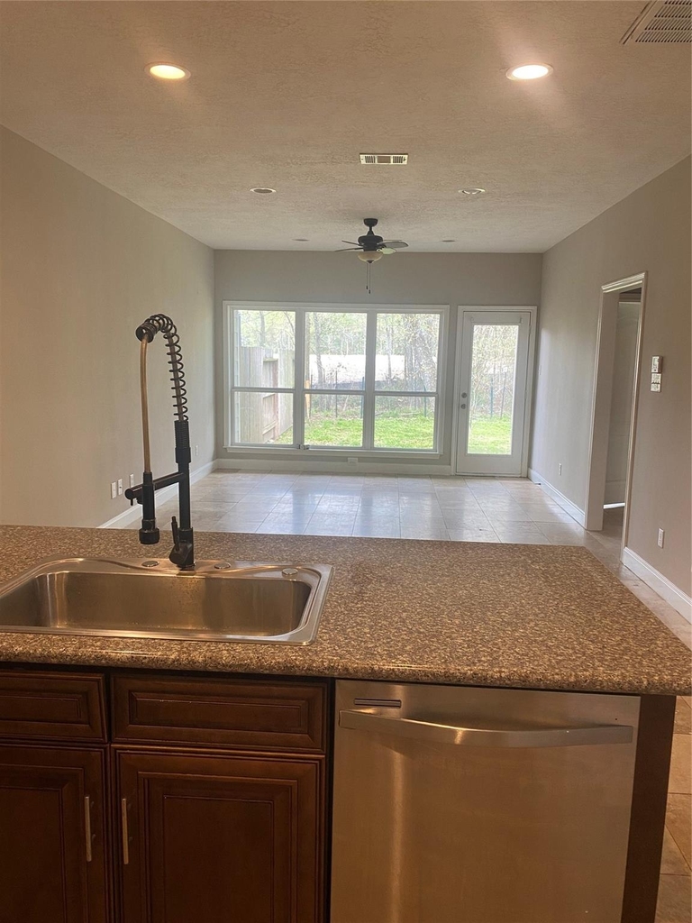 307 Covecrest Drive - Photo 4