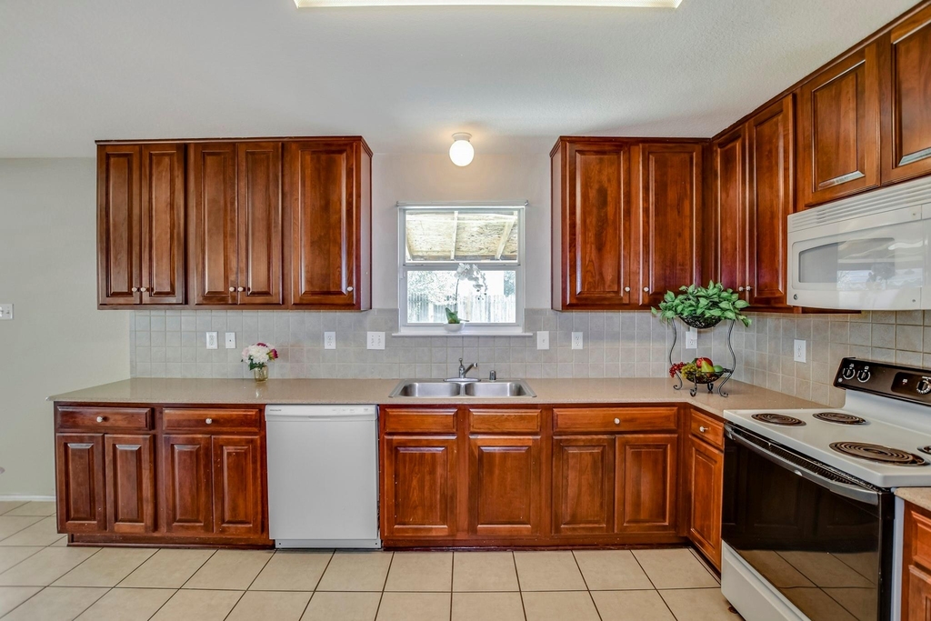 18231 Valebluff Lane - Photo 12