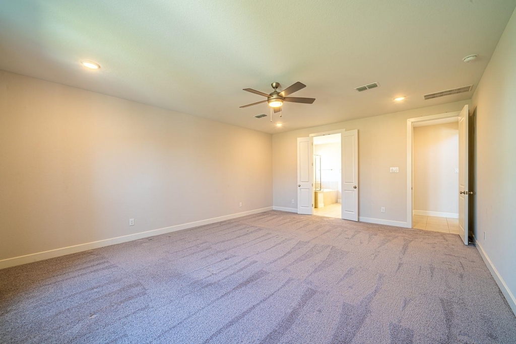 4706 Llano Loop - Photo 18