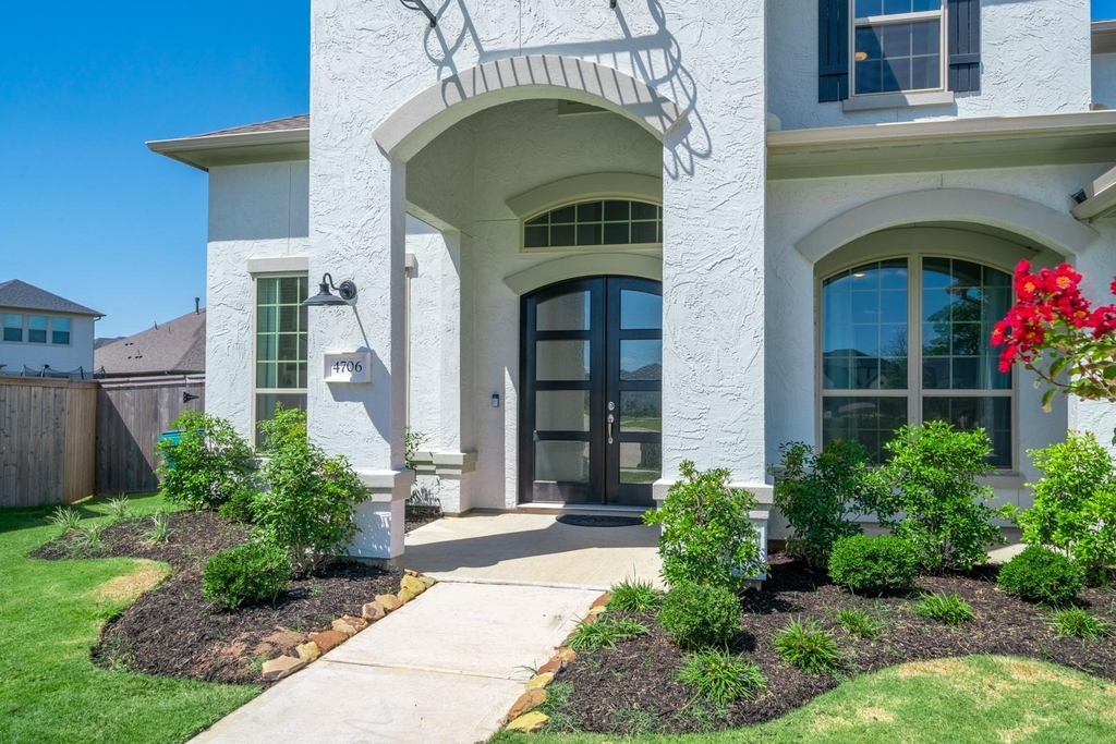 4706 Llano Loop - Photo 2