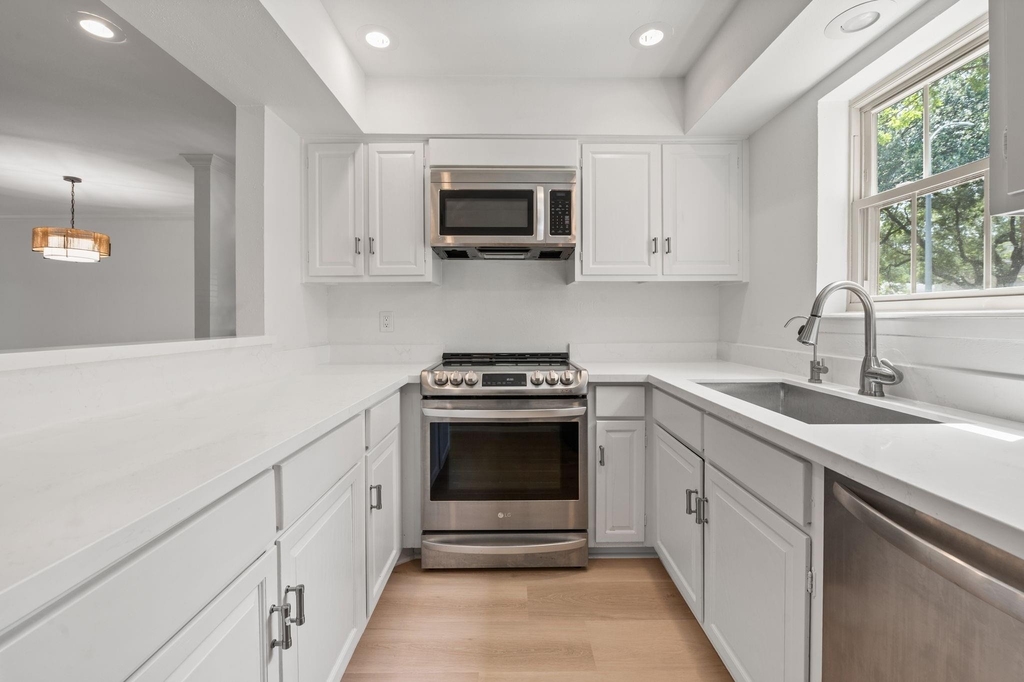 12966 Trail Hollow Drive - Photo 10