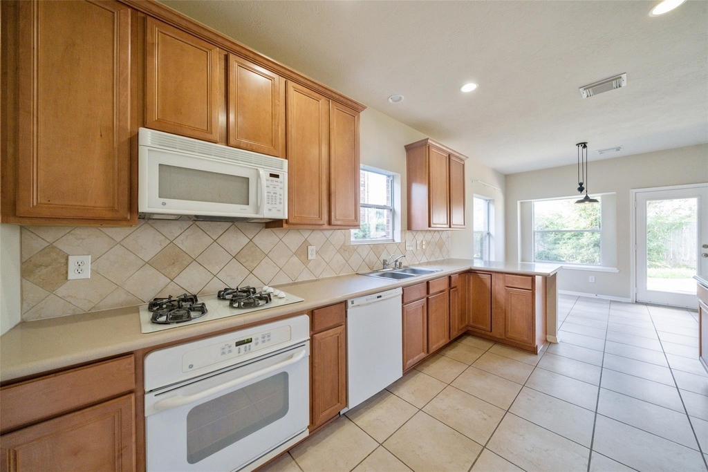 8811 Sun Haven Lane - Photo 7