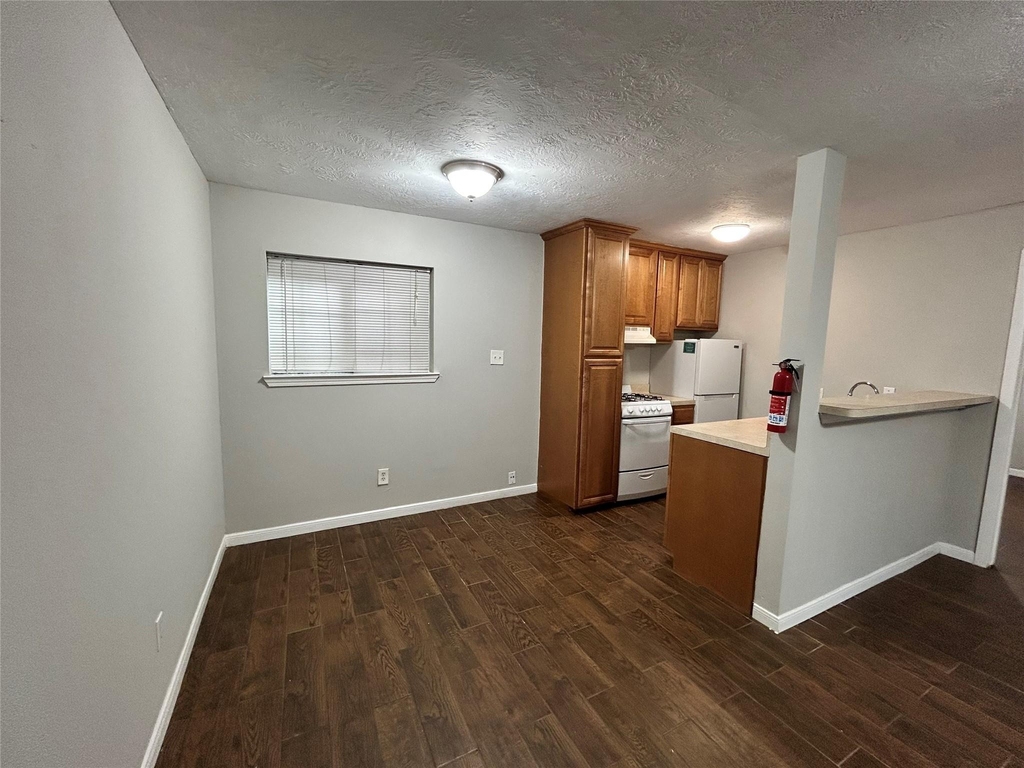 425 Emerson - Photo 5