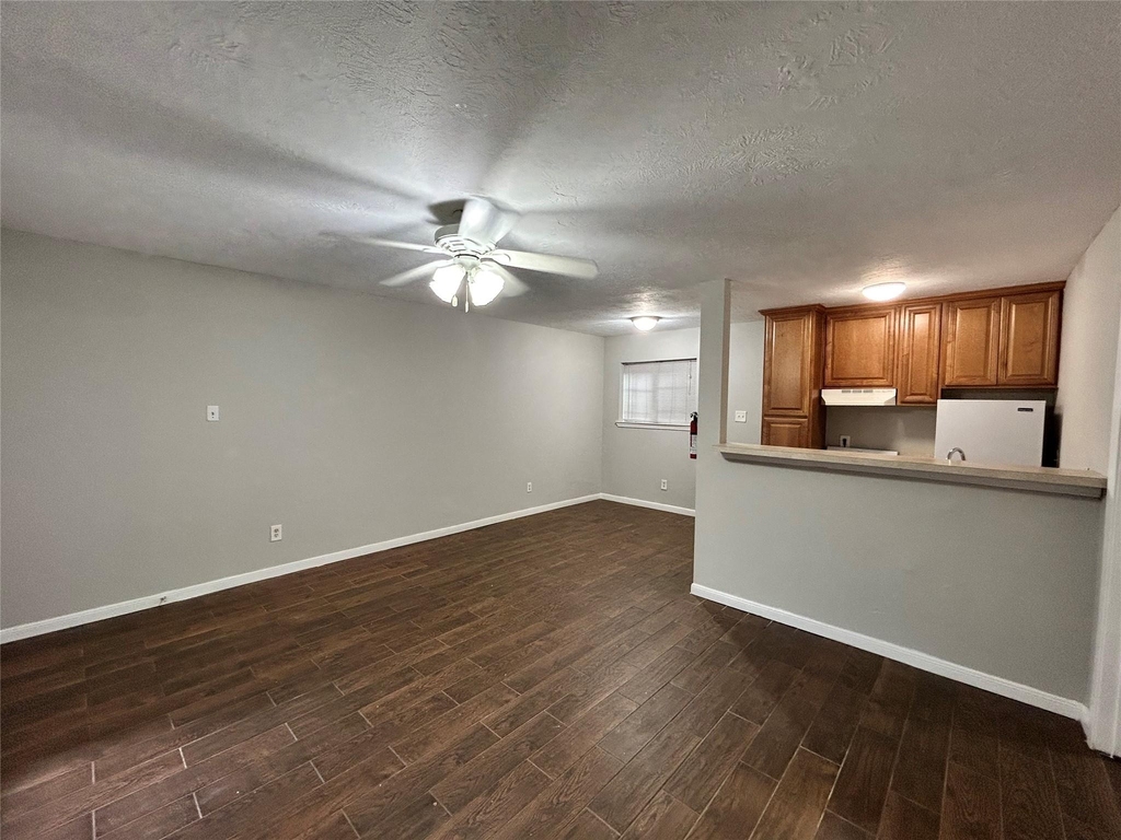 425 Emerson - Photo 2