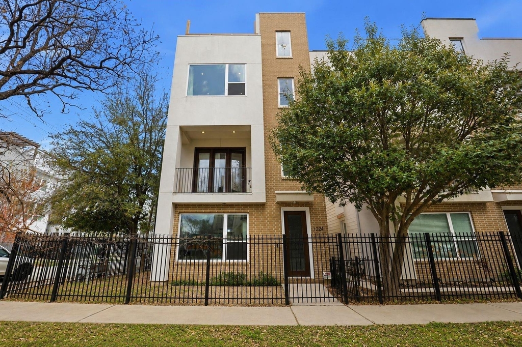 1224 Summer Street - Photo 2